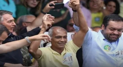 Romário abandona a direita e rompe com Bolsonaro.